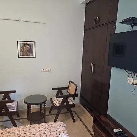 Sky Bloom Luxury Homestay New Delhi Exterior photo