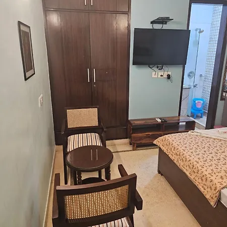 Sky Bloom Luxury Homestay New Delhi Exterior photo