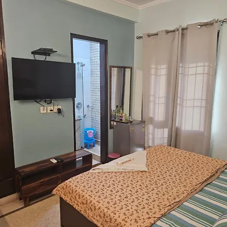 Sky Bloom Luxury Homestay New Delhi Exterior photo